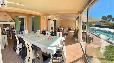 Maison - 240 m² - 7 pièces