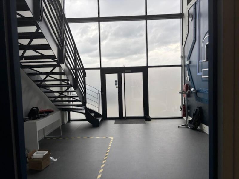 Local d'activité / Entrepôt - 858 m²