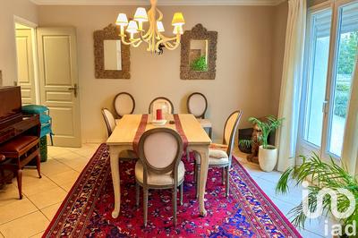 Maison - 214 m² - 8 pièces