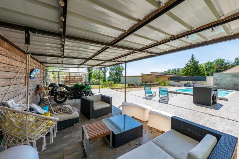 Maison - 239 m² - 12 pièces