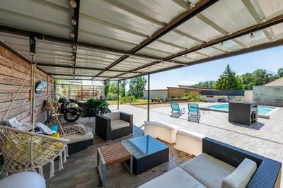 Maison - 239 m² - 12 pièces