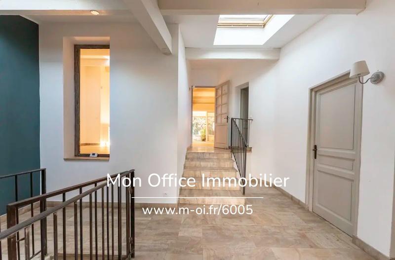 Maison - 275 m² - 10 pièces