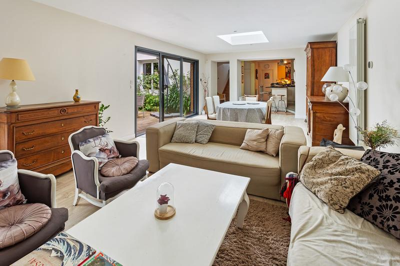 Maison - 240 m² - 10 pièces