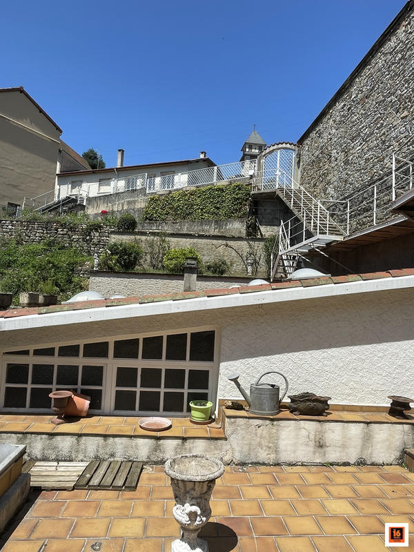 Maison traditionnelle - 242 m² - 6 pièces