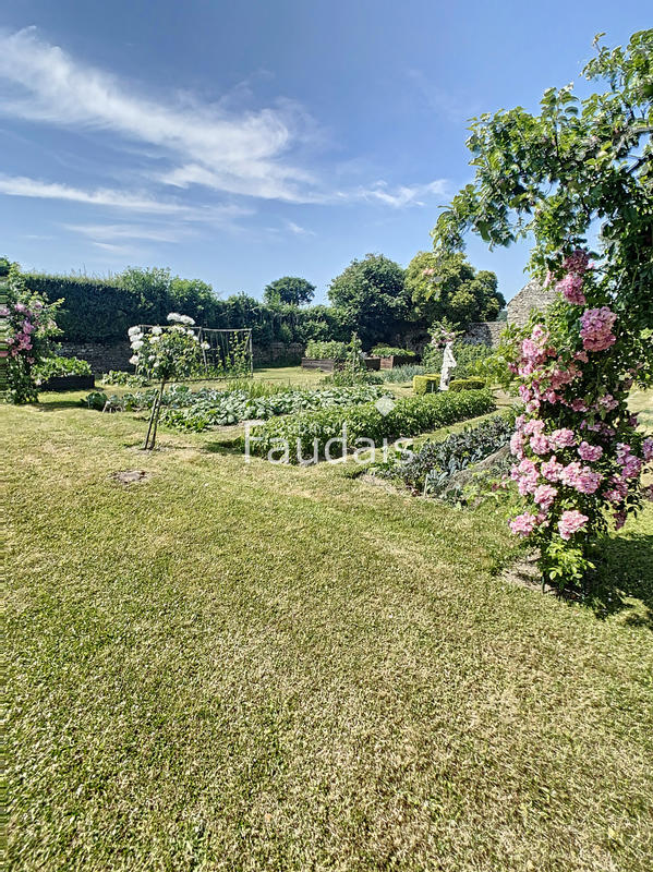 Propriété - 368 m² - 9 pièces