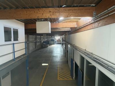 Entrepôt - 1 421 m²