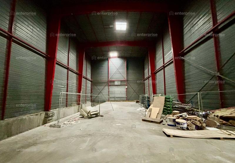 Entrepôt - 660 m²