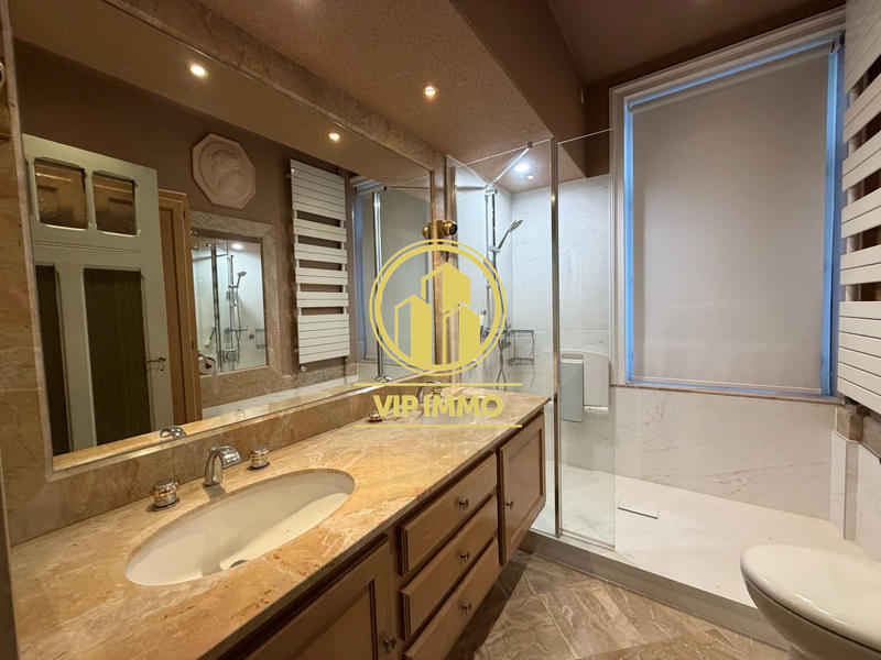 Maison - 166 m² - 8 pièces