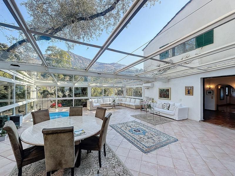 Propriété - 650 m² - 14 pièces