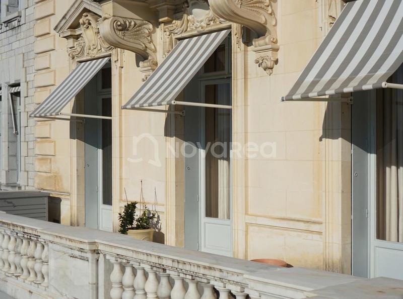 Appartement - 300 m² - 8 pièces