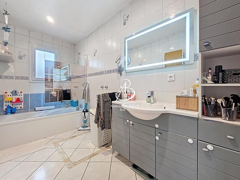 Maison - 102 m² - 5 pièces