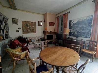 Maison - 250 m² - 12 pièces