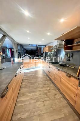 Maison - 226 m² - 7 pièces