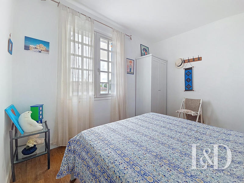 Maison - 230 m² - 8 pièces