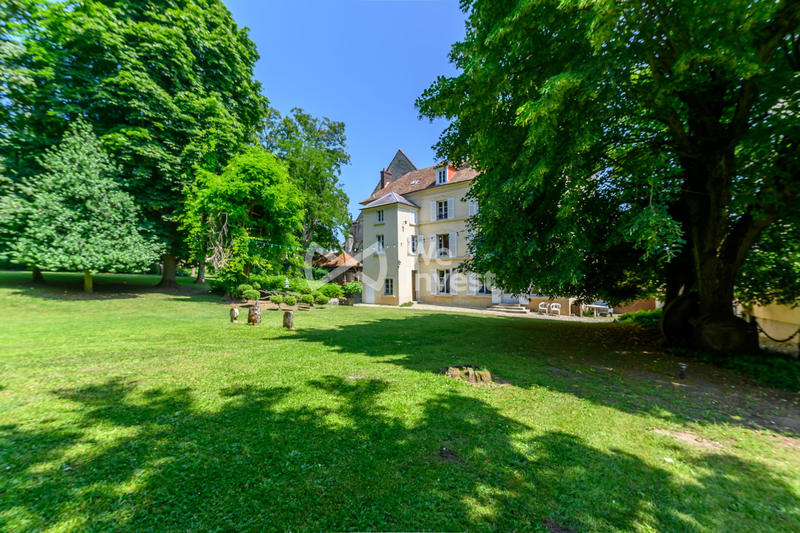 Maison - 350 m² - 15 pièces