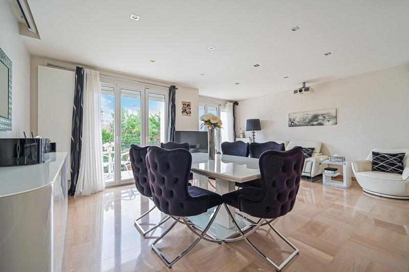 Maison contemporaine - 217 m² - 6 pièces