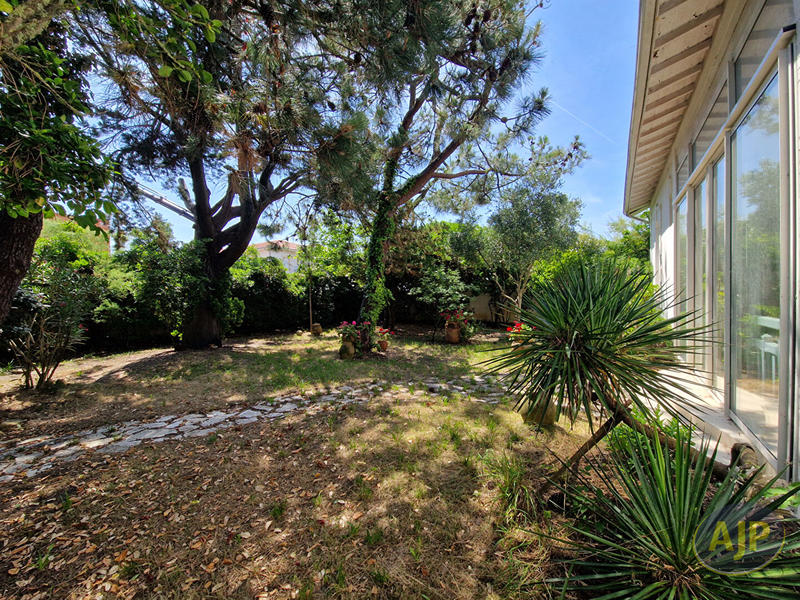 Maison - 209 m² - 9 pièces