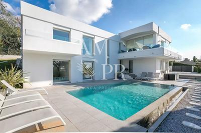 Maison - 262 m² - 7 pièces