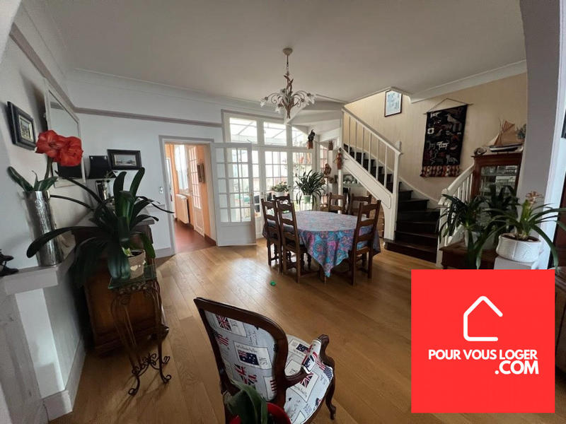 Maison - 200 m² - 7 pièces