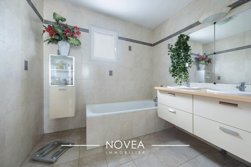 Villa - 137 m² - 6 pièces