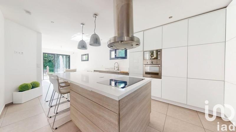 Maison - 201 m² - 8 pièces