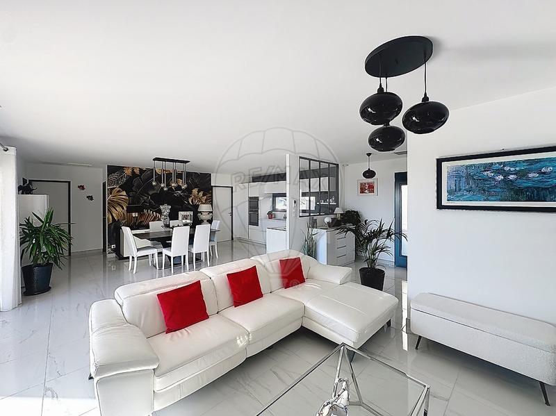 Maison - 140 m² - 6 pièces