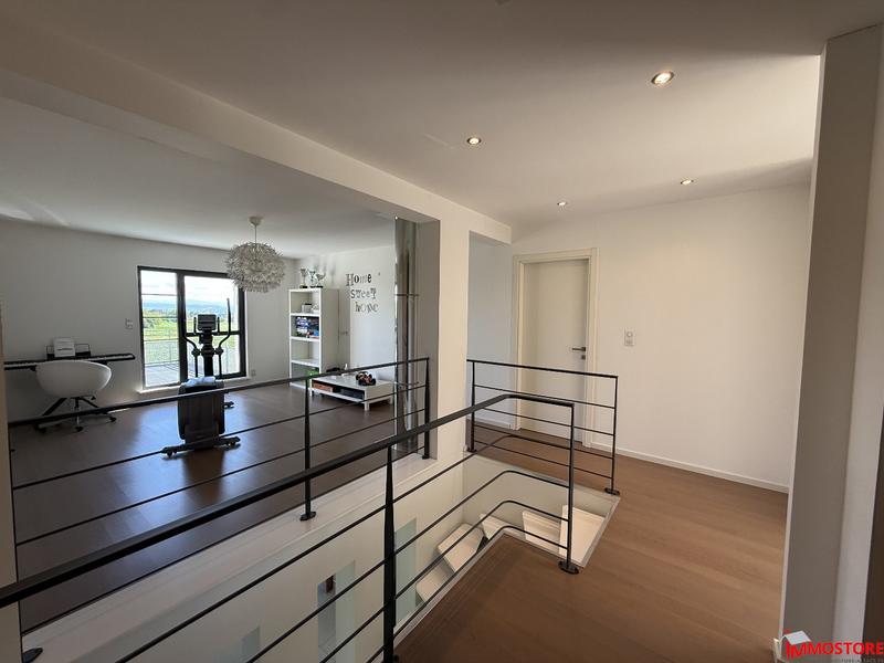 Maison - 210 m² - 7 pièces