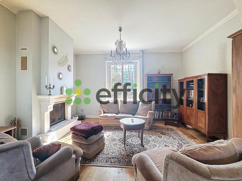 Chaumière - 214 m² - 9 pièces