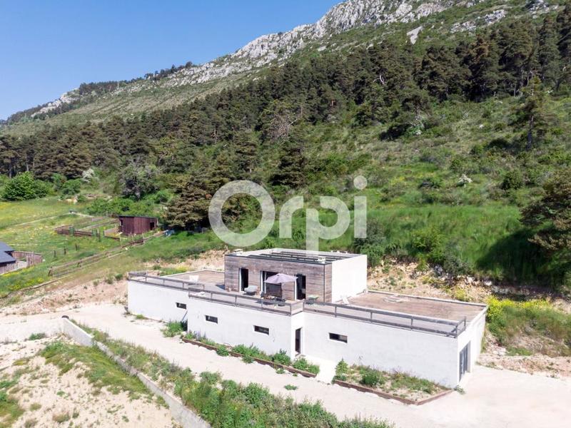 Maison - 250 m² - 6 pièces