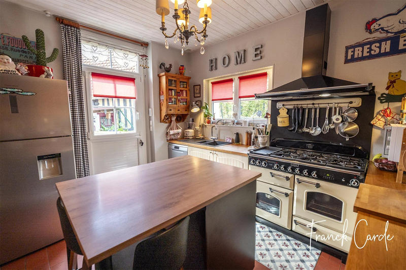 Maison - 198 m² - 8 pièces