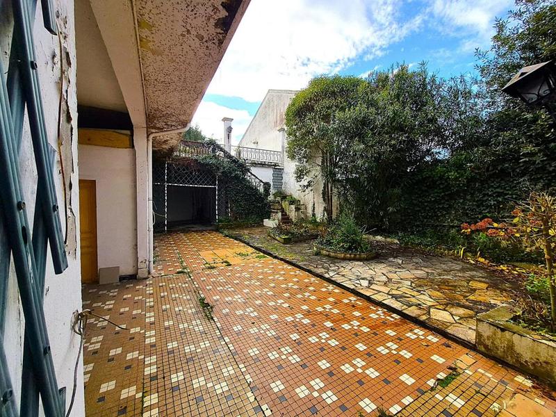 Maison de maîtres - 330 m² - 14 pièces