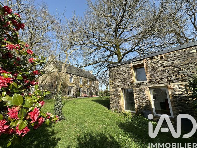 Maison - 210 m² - 8 pièces