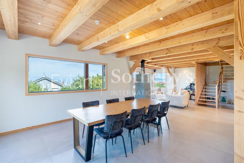 Maison - 355 m² - 10 pièces