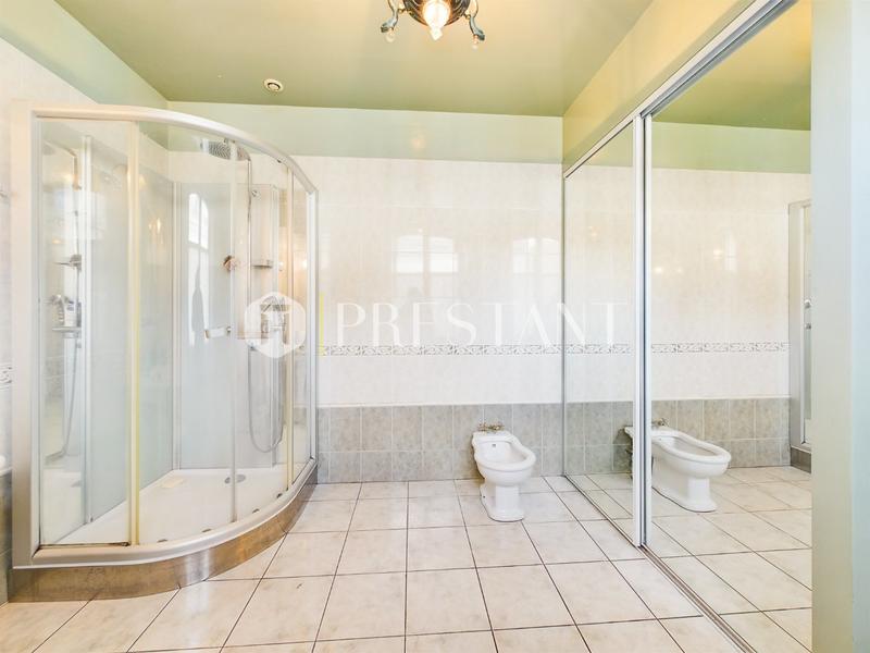 Appartement - 143 m² - 5 pièces