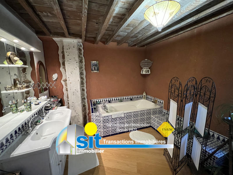 Maison - 230 m² - 8 pièces