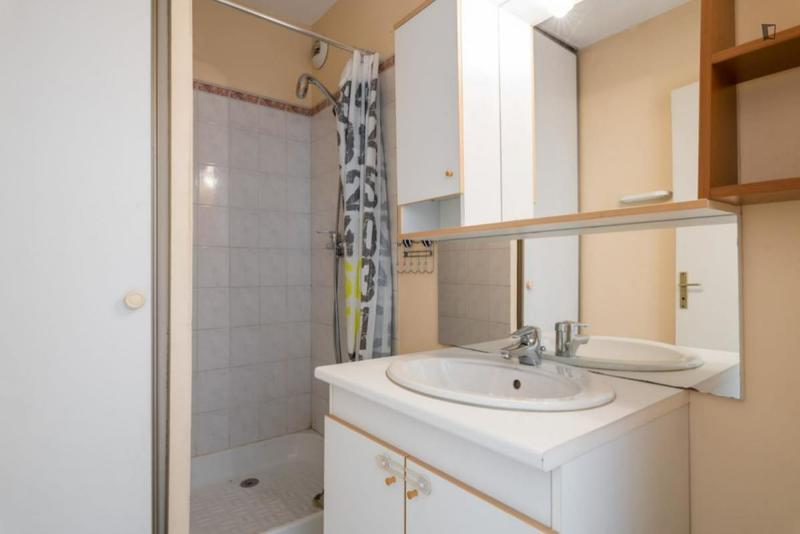 Chambre - 12 m² - 5 pièces