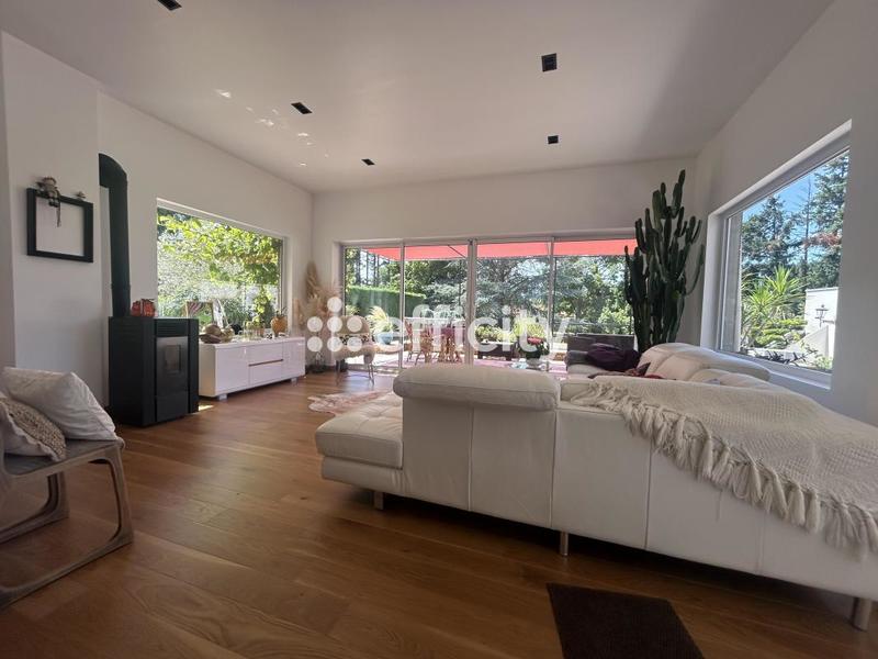 Maison traditionnelle - 270 m² - 9 pièces