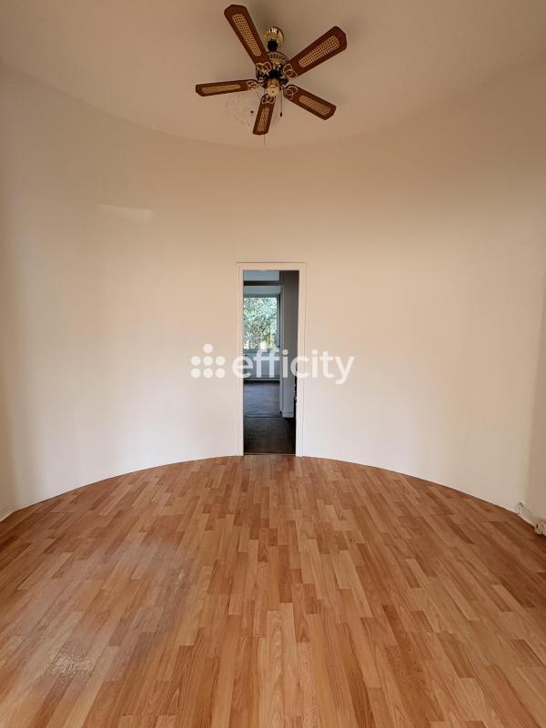 Maison - 170 m² - 9 pièces