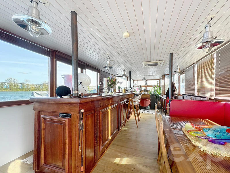 Maison - 200 m² - 8 pièces