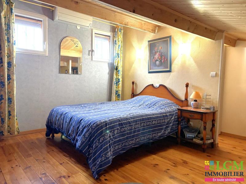 Maison - 210 m² - 9 pièces