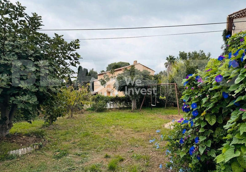 Maison - 235 m² - 8 pièces