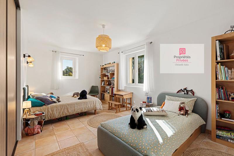 Maison - 275 m² - 8 pièces