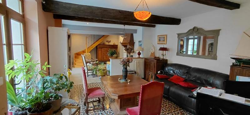 Maison - 280 m² - 9 pièces