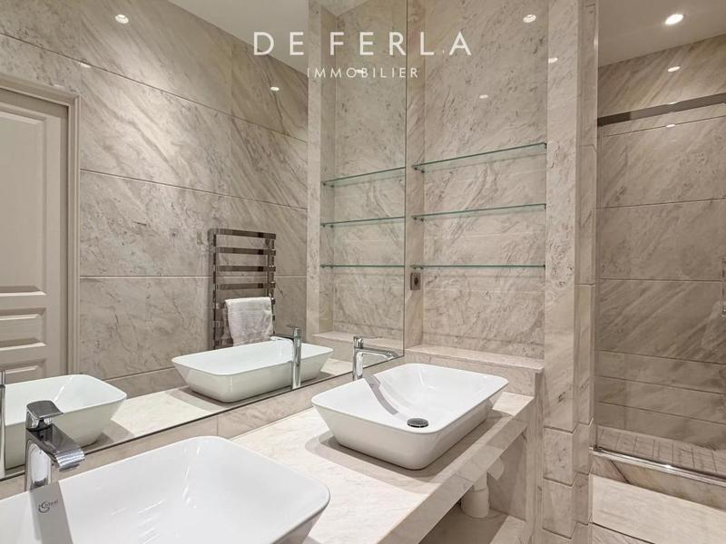 Appartement - 200 m² - 6 pièces