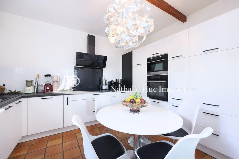 Maison - 300 m² - 7 pièces