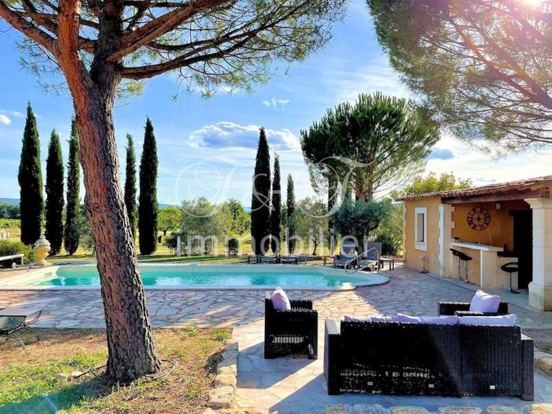 Propriété - 275 m² - 8 pièces