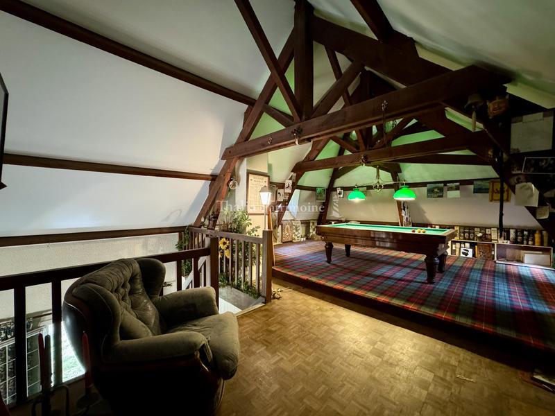 Maison - 232 m² - 8 pièces