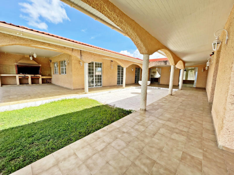 Maison - 317 m² - 8 pièces