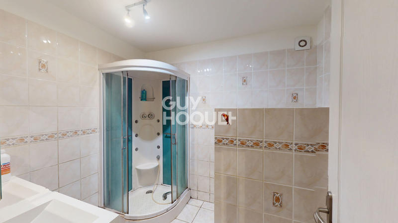 Maison - 220 m² - 5 pièces