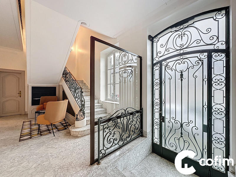 Maison - 380 m² - 14 pièces